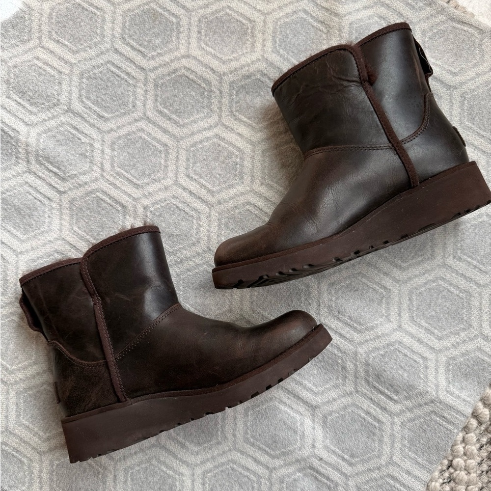 UGG Classic Short Leather Boots Brown Sheepskin Lined Women’s 6 EU 37 - Picture 5 of 12